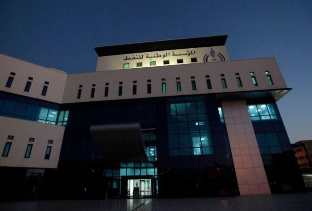 مبنى يضم المؤسسة الوطنية للنفط ووزارة النفط الليبية في طرابلس في صورة من أرشيف رويترز.